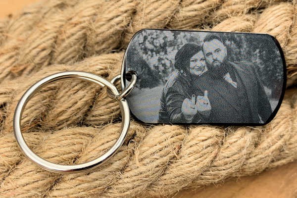 Schlüsselanhänger mit Fotogravur schwarz - Dogtag Hochzeit