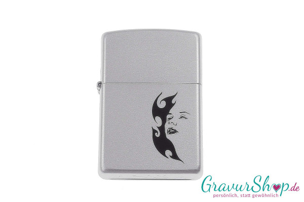 Zippo chrome satiniert Tattoo Lady mit Gravur